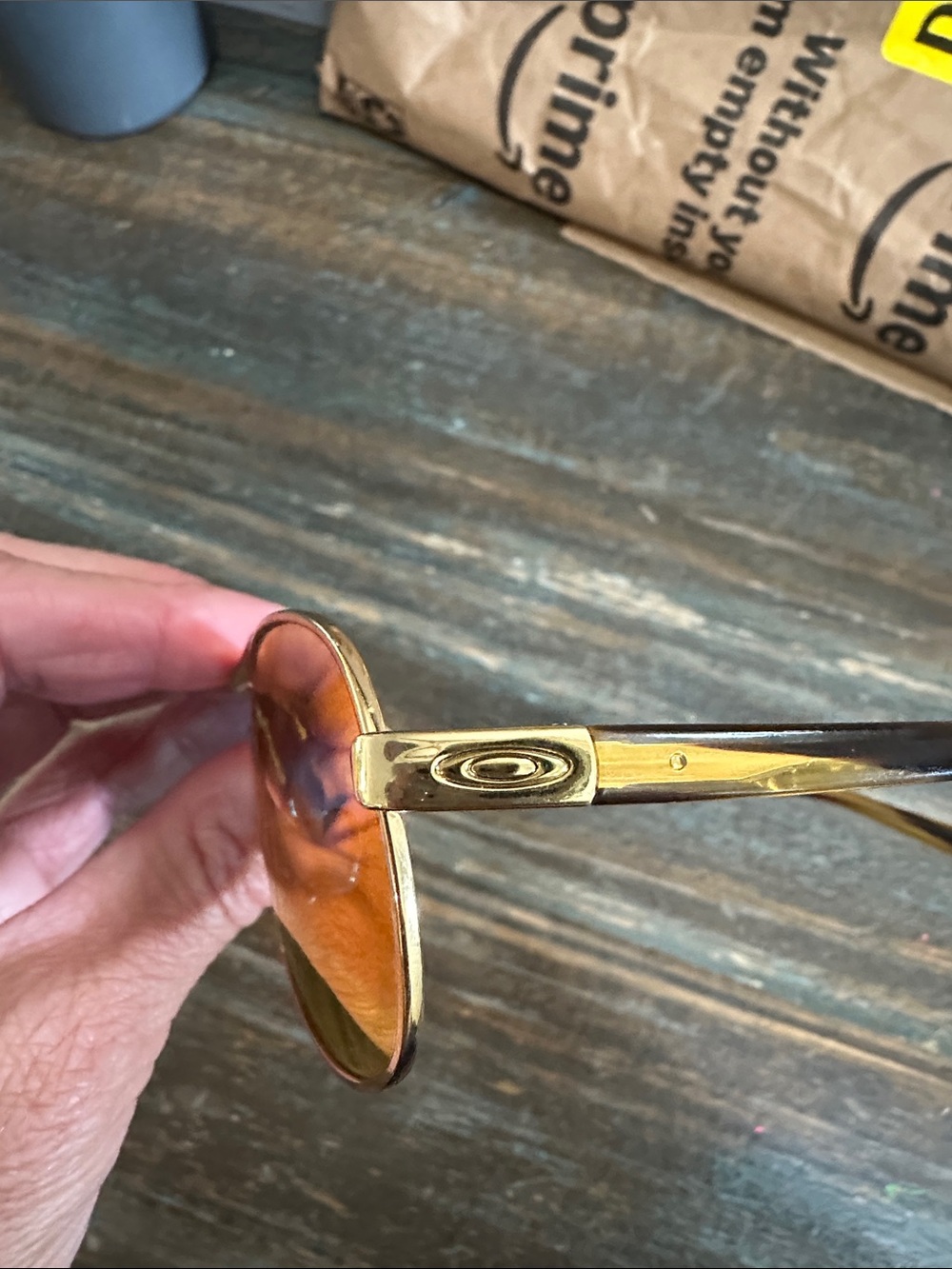 Women’s Oakley sunglasses aviators - Picture 3 of 3